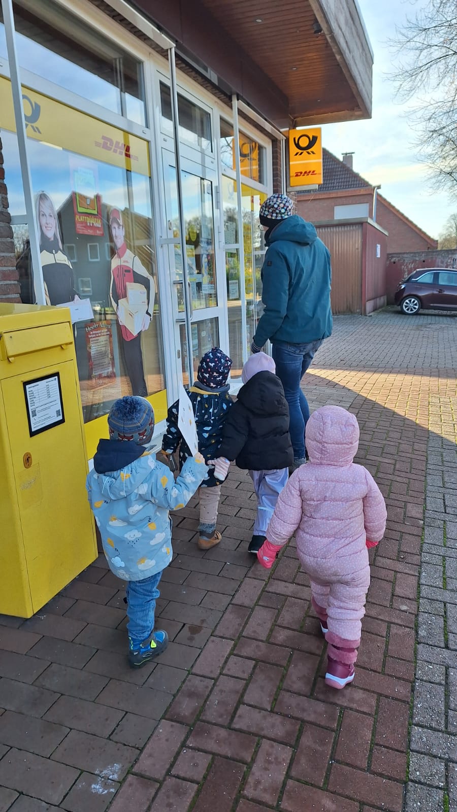 Auch in diesem Jahr haben wir wieder dem Weihnachtsmann einen Brief geschrieben. Anschließend wurde der Brief zur Post gebracht. Wir sind jetzt schon ganz gespannt, ob der Weihnachtsmann wohl antwortet.