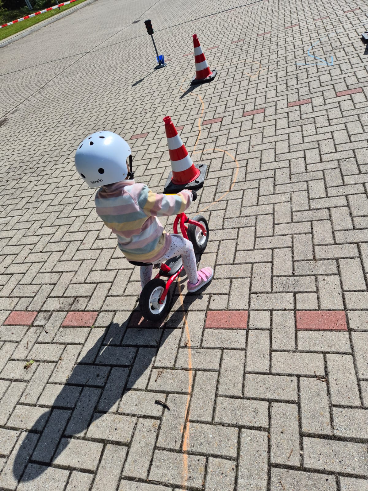 Vom 03.-23.05. fand in der Samtgemeinde Hesel wieder das Stadtradeln statt. Wir vom Zwergenland haben auch wieder teilgenommen und einen erfolgreichen 6. Platz erradelt. In den 3 Aktionswochen fanden auch viele Angebote rund ums das Fahrradfahren und die Verkehrserziehung statt. Im Flur, auf dem Außengelände und im Bewegungsraum wurden Verkehrsparcours aufgebaut und durchgeführt. Die Polizei [&hellip;]